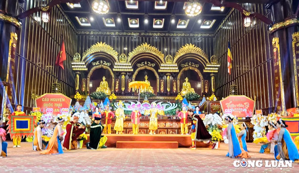 quang ninh khai mac le hoi xuan yen tu hinh 2