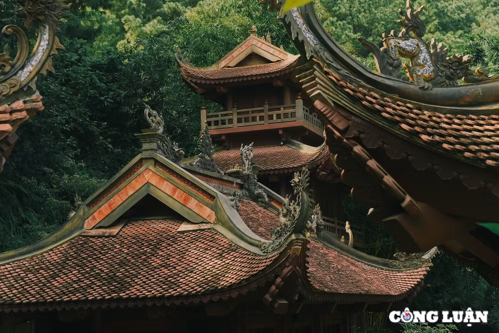dau nam du xuan den dia tang phi lai tu ngoi chua dep nhu chon tien canh o ha nam hinh 2