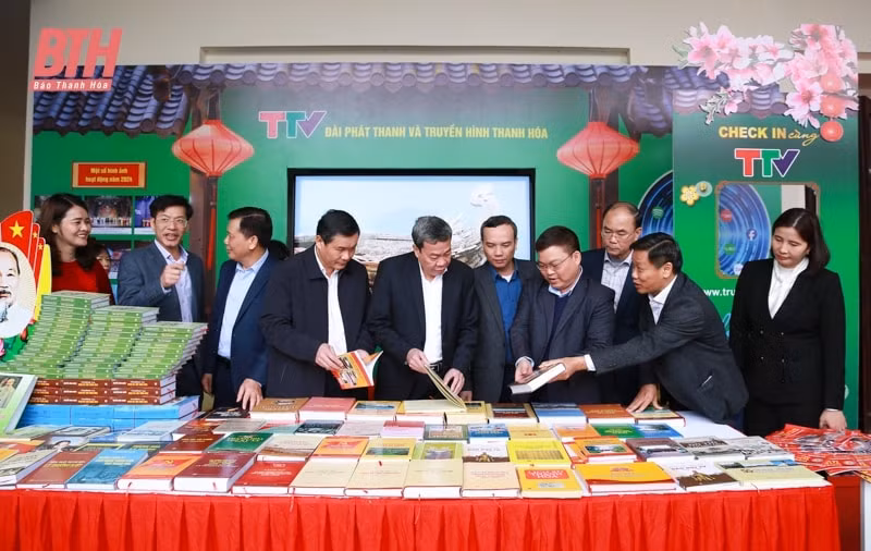 thanh hoa khai mac hoi bao xuan at ty 2025 hinh 1