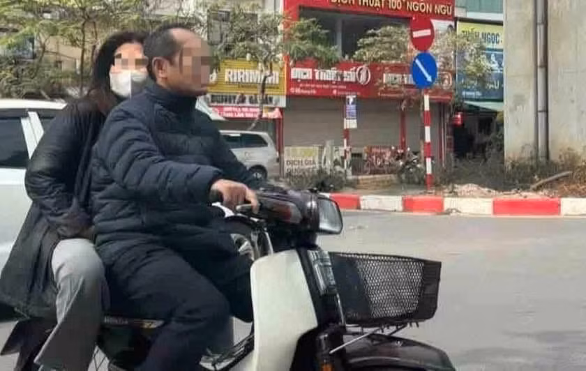 ha noi pho truong cong an phuong bi xu phat vi vi pham giao thong hinh 1