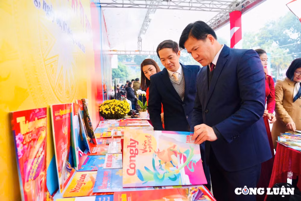 hoi bao xuan cao bang diem den cho nguoi yeu van hoa doc hinh 2