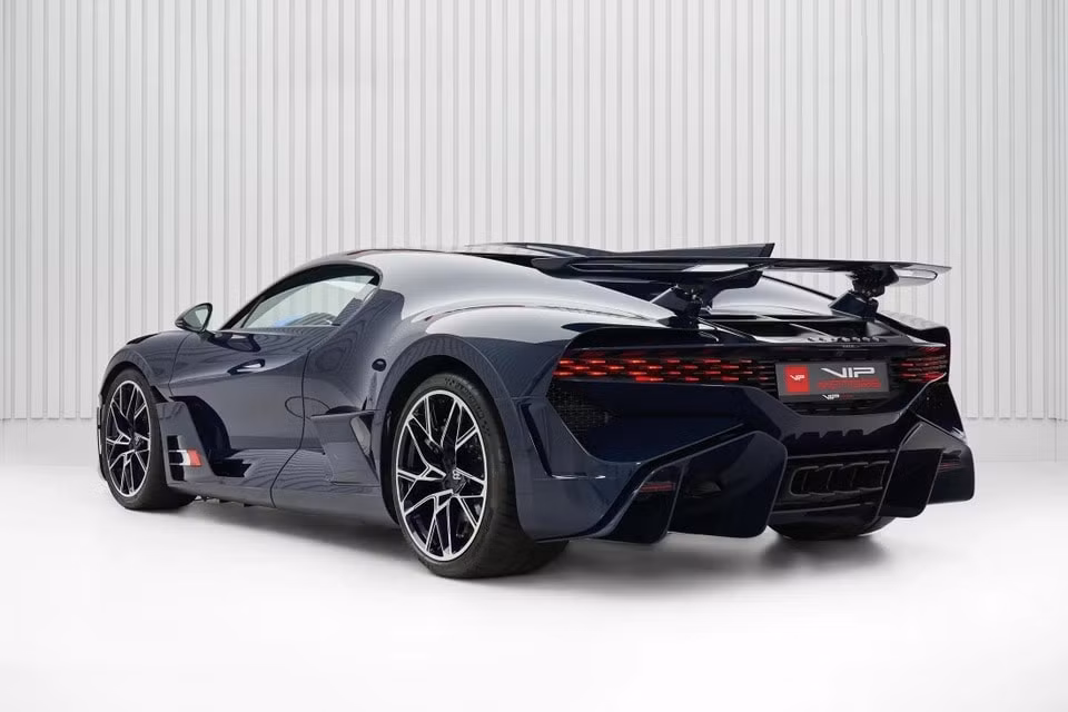 bugatti divo duoc ban lai voi gia 10 trieu usd hinh 4