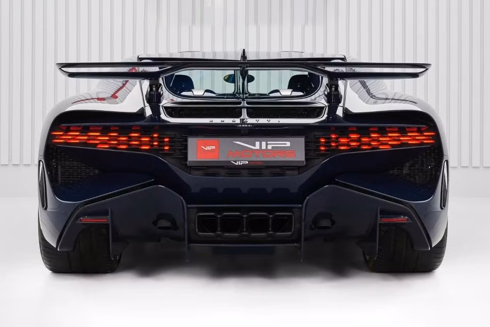 bugatti divo duoc ban lai voi gia 10 trieu usd hinh 5