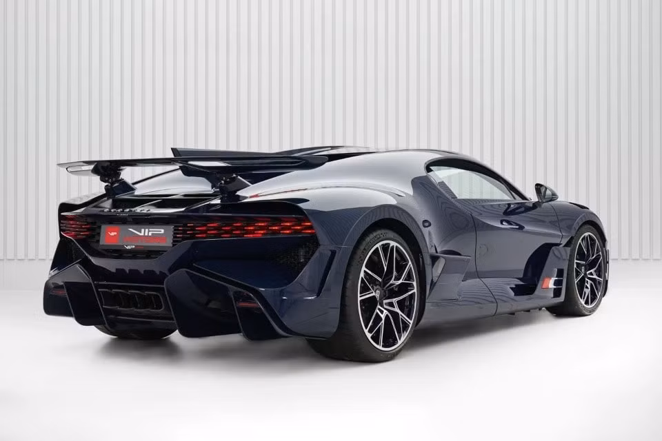 bugatti divo duoc ban lai voi gia 10 trieu usd hinh 3