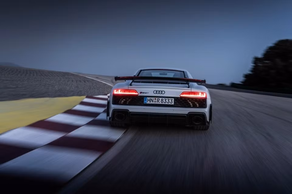 kham pha mau xe audi r8 gt rwd phien ban cuoi cung dung dong co hut khi tu nhien hinh 8