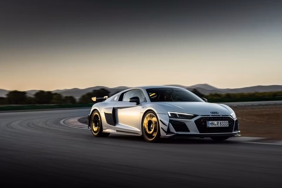 kham pha mau xe audi r8 gt rwd phien ban cuoi cung dung dong co hut khi tu nhien hinh 4
