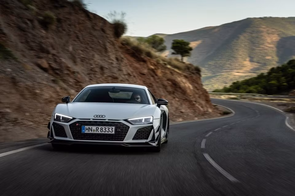 kham pha mau xe audi r8 gt rwd phien ban cuoi cung dung dong co hut khi tu nhien hinh 1
