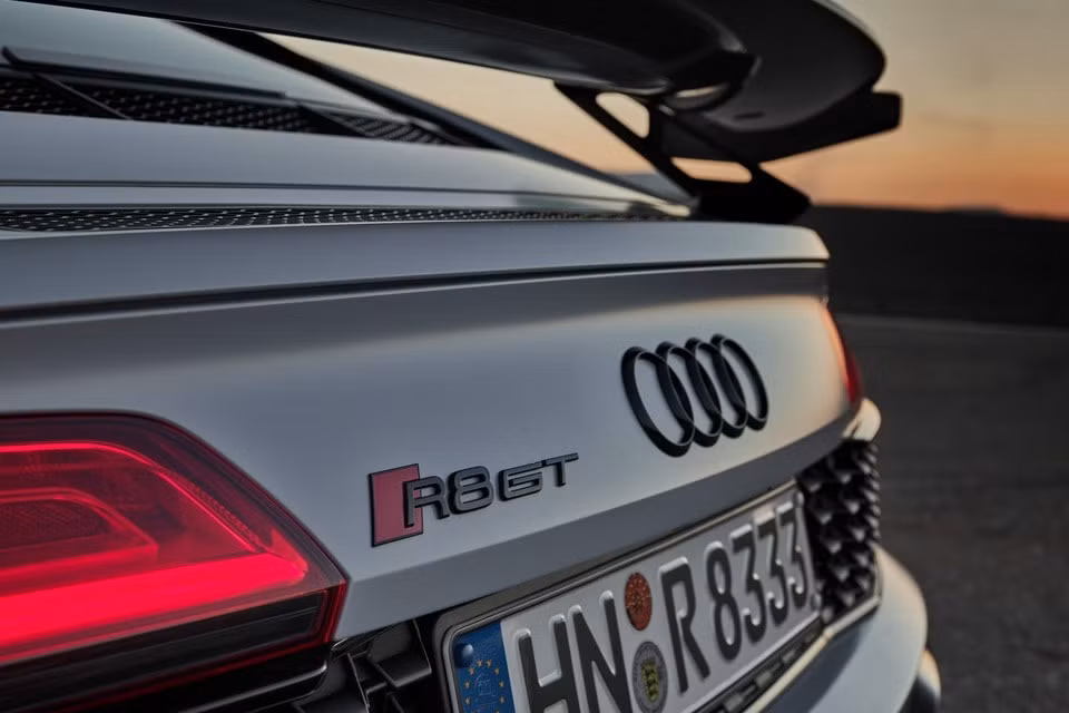 kham pha mau xe audi r8 gt rwd phien ban cuoi cung dung dong co hut khi tu nhien hinh 7