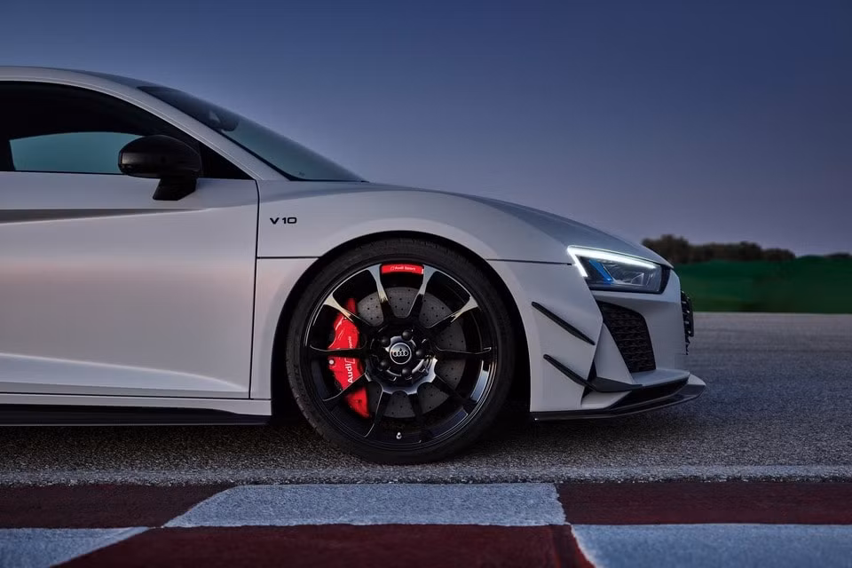 kham pha mau xe audi r8 gt rwd phien ban cuoi cung dung dong co hut khi tu nhien hinh 5