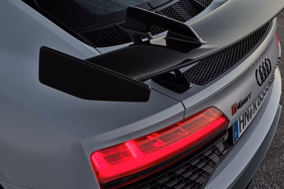 kham pha mau xe audi r8 gt rwd phien ban cuoi cung dung dong co hut khi tu nhien hinh 6