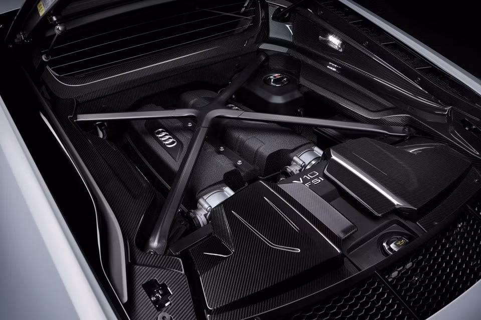 kham pha mau xe audi r8 gt rwd phien ban cuoi cung dung dong co hut khi tu nhien hinh 9