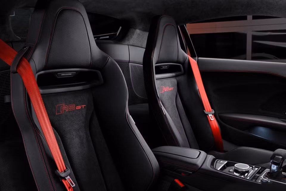 kham pha mau xe audi r8 gt rwd phien ban cuoi cung dung dong co hut khi tu nhien hinh 12