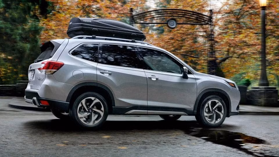 subaru forester 2023 tang gia ban trang bi khong doi hinh 2