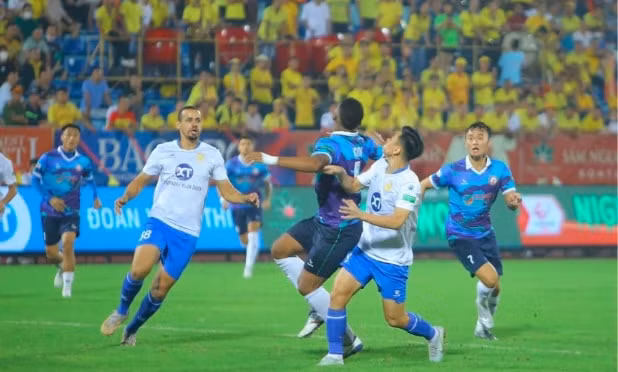 thang nam dinh 2 0 binh dinh tro lai cuoc dua ngoi vo dich vleague 2022 hinh 1