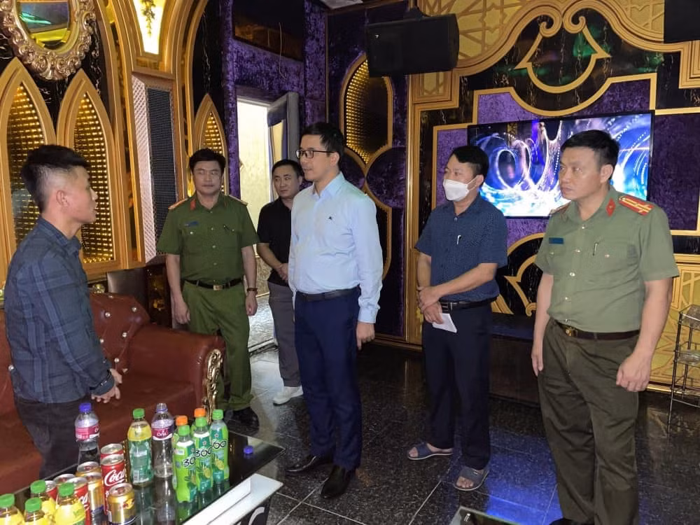 ha tinh bat giu 44 doi tuong su dung ma tuy trong quan karaoke hinh 2