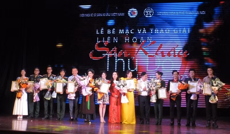 nhieu giai thuong duoc trao tai lien hoan san khau thu do 2022 hinh 2