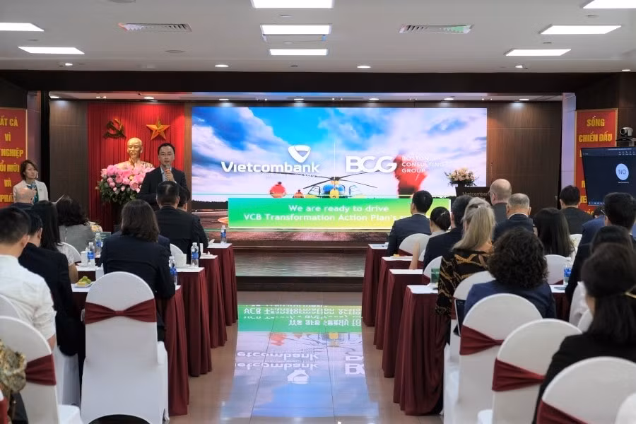 vietcombank to chuc le khoi dong chuong trinh hanh dong chuyen doi hinh 2