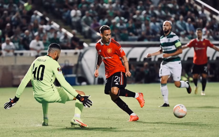 man united danh bai omonia 3 2 tai bang e europa league hinh 2