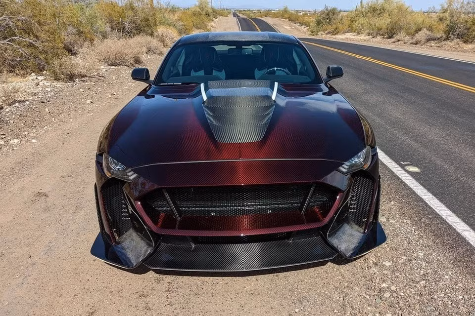 ford mustang trong ham ho hon voi goi do than rong hinh 2
