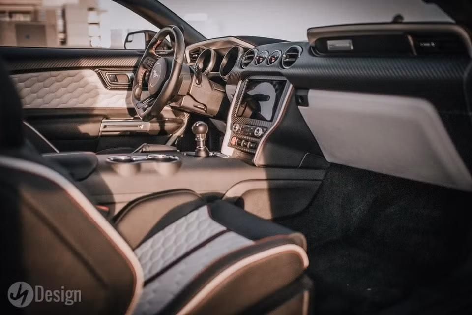 ford mustang trong ham ho hon voi goi do than rong hinh 6