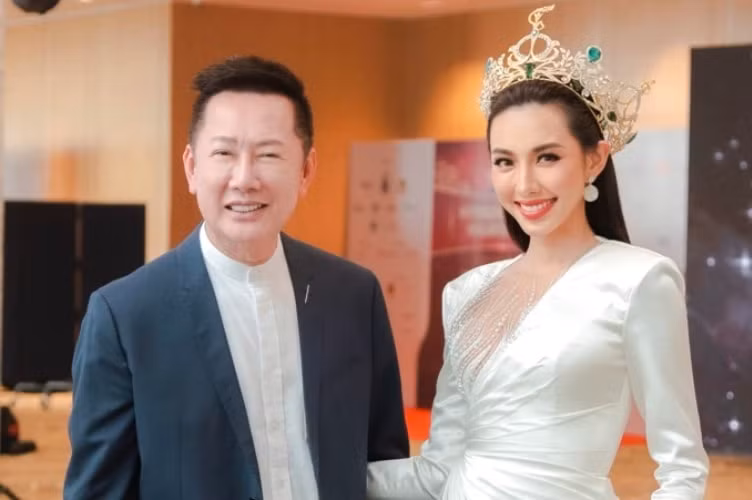 chu tich miss grand international hoa hau thuy tien kiem it nhat 2 3 trieu usd hinh 1