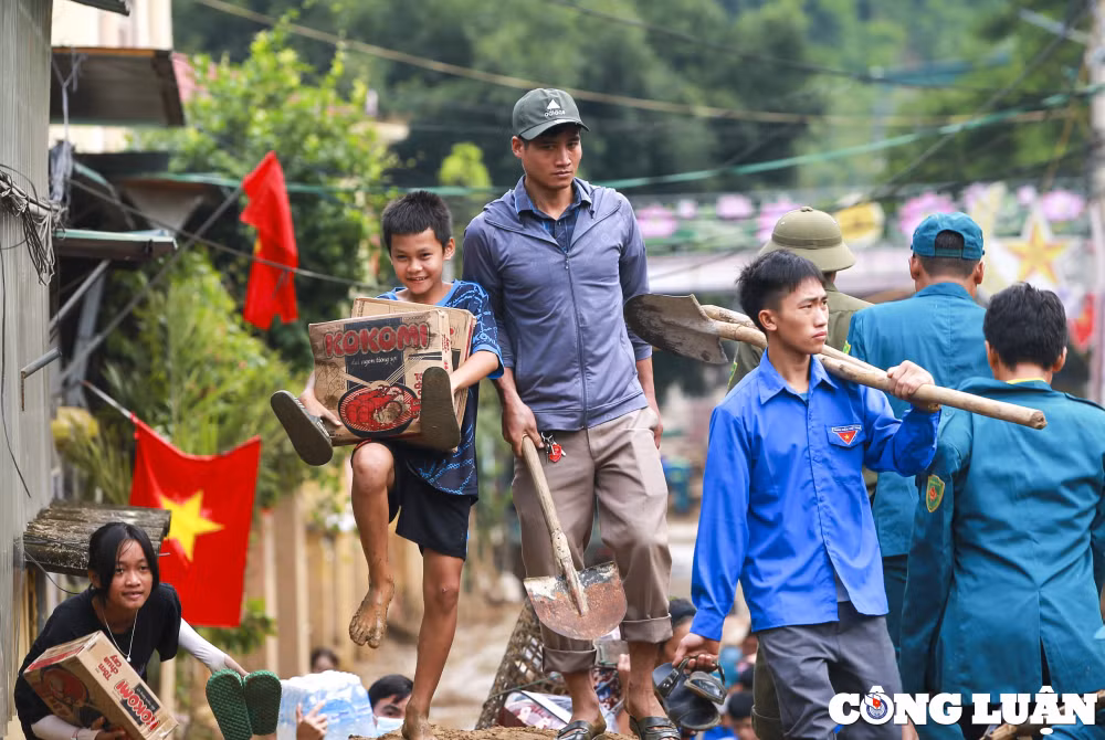 bai 3 nghe an nang len nguoi dan loi bun vuot lu di nhan qua ho tro hinh 13