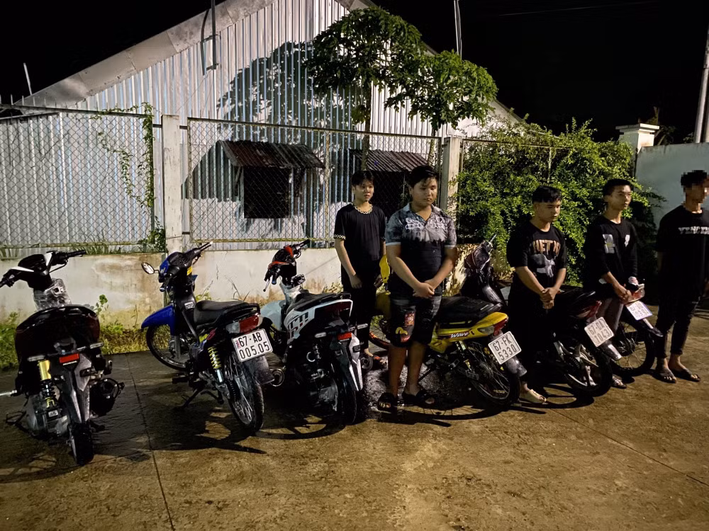 cu nguoi theo doi luc luong chuc nang nhom quai xe van bi bat hinh 2