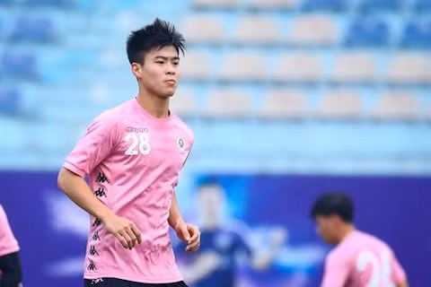 Duy Mạnh cho rằng cơ hội vô địch V.League 2020 có thể chia đều cho Viettel và Hà Nội. Ảnh: TL