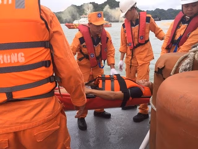 Theo Phó Thủ tướng, cần nâng cao năng lực của các lực lượng tham gia phòng, chống thiên tai, tìm kiếm, cứu nạn. Ảnh: Công tác huấn luyện cứu nạn trên biển.