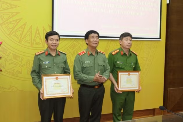 02 tập thể được nhận Bằng khen của Bộ Công an