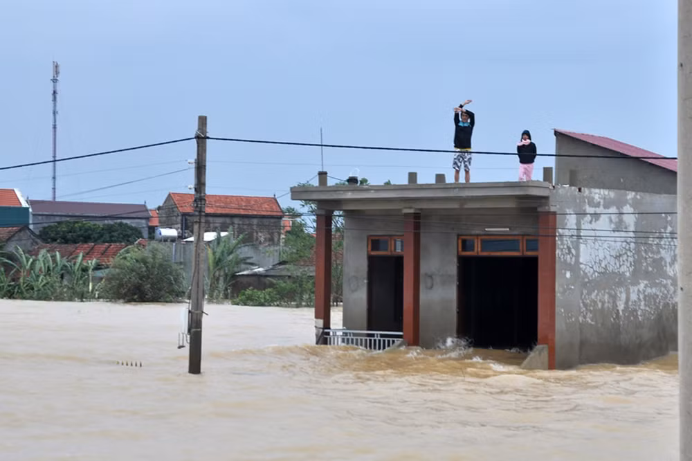 Trong nhiều ngày địa bàn huyện Lệ Thủy có khoảng 7.600 nhà bị ngập nước. Ảnh: Hoàng An
