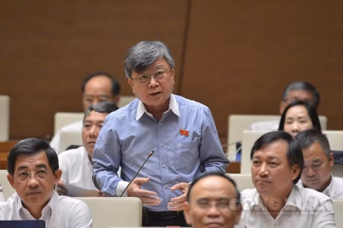 Đại biểu Trương Trọng Nghĩa (đoàn TP Hồ Chí Minh).