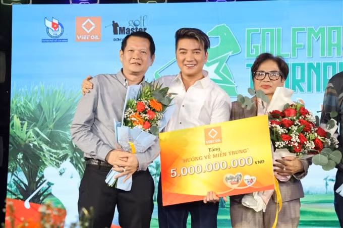 Ca sĩ Đàm Vĩnh Hưng đại diện giải GOLFMASTER 