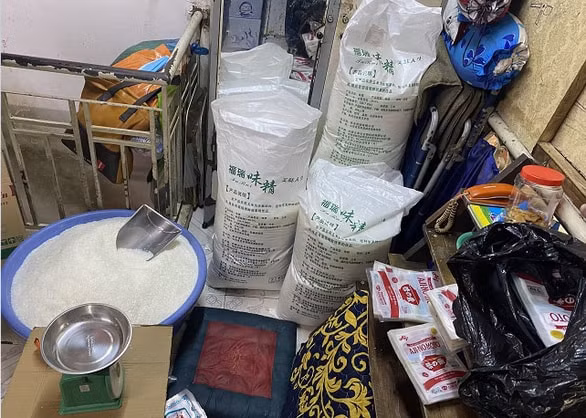 Bột ngọt được làm giả nhãn hiệu Ajinomoto. Ảnh: tuoitre.vn