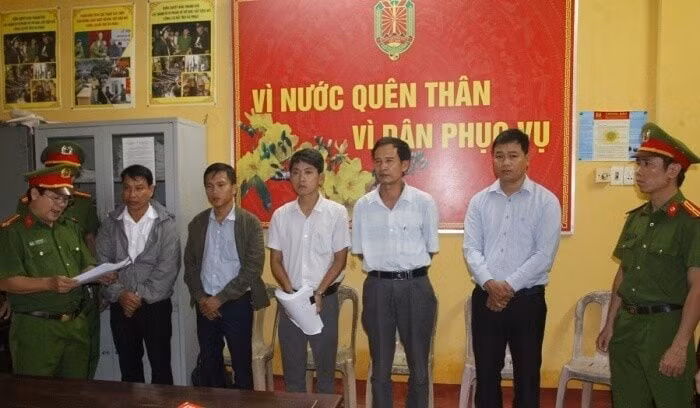 Cơ quan chức năng đã khởi tố vụ án và bắt tạm giam nguyên Chủ tịch UBND phường Thủy Xuân Nguyễn Văn Hòa và 4 đối tượng. Ảnh: baogiaothong.vn