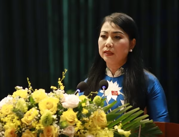 Bà Hoàng Thị Thúy Lan