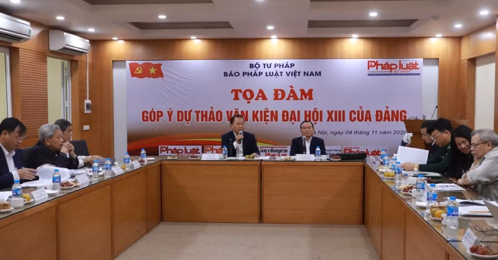 Tọa đàm Góp ý dự thảo văn kiện Đại hội XIII của Đảng tại Báo Pháp luật Việt Nam.