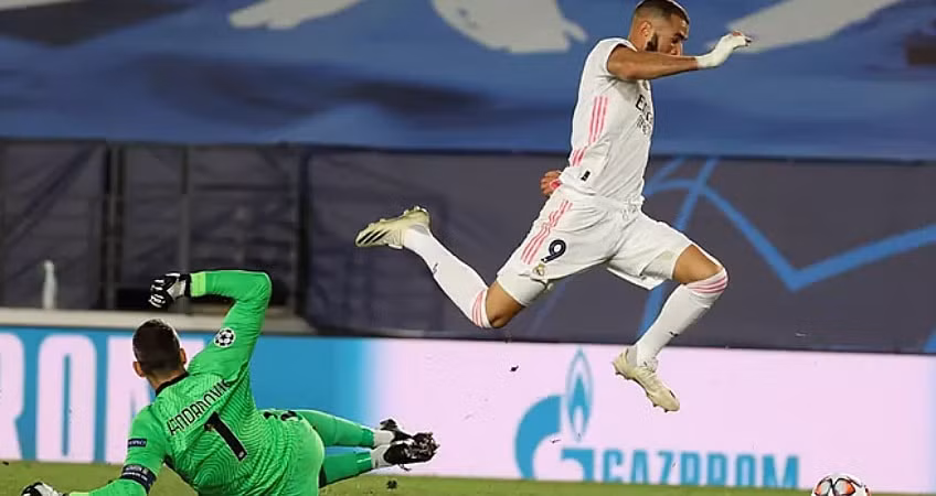 Cầu thủ Benzema mở tỉ số trận đấu. Ảnh: thethaovanhoa.vn