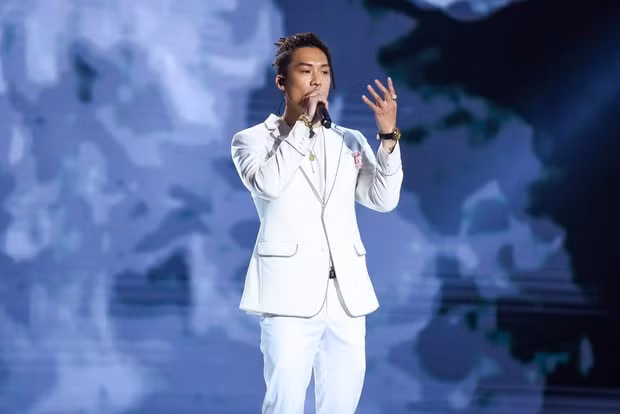 Dablo đã chiếm trọn tình cảm của khán giả với phần lyrics sâu sắc với bản mash up 