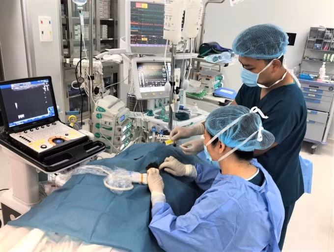 Vinmec là bệnh viện đầu tiên trên thế giới áp dụng và nghiên cứu về hiệu quả của kỹ thuật gây tê mặt phẳng cơ dựng sống kiểm soát các cơn đau do mổ tim.