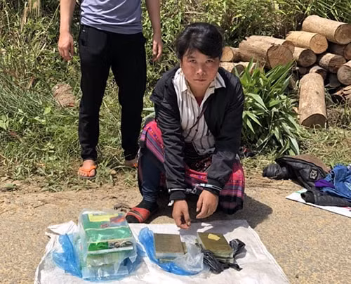 Đối tượng và tang vật vụ vận chuyển ma túy lớn. Ảnh: tienphong.vn