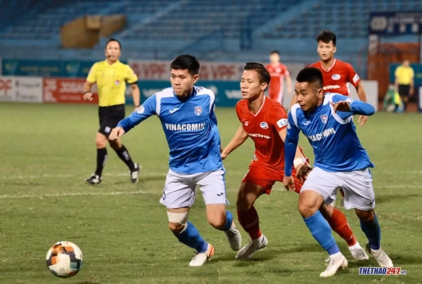 45 phút đầu tiên đã khép lại tỉ số 1-0 nghiêng về Viettel. Ảnh: thethao247.vn