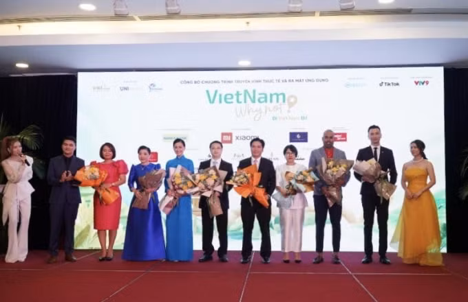 Lãnh đạo Vietjet và Ban tổ chức ký kết hợp tác.