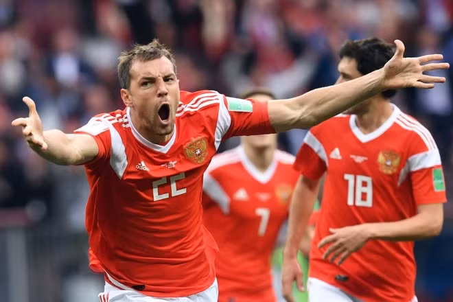 HLV Stanislav Cherchesov (Nga) xác nhận tiền đạo đội trưởng Dzyuba sẽ tạm bị loại khỏi đội tuyển quốc gia trong 3 trận tới, trong đó có trận gặp Thổ Nhĩ Kỳ và Serbia ở Nations League. Ảnh: TL