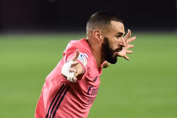 Benzema không thể cứu Real Madrid. Ảnh: Getty