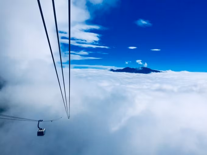 View sân mây từ cáp treo Fansipan.