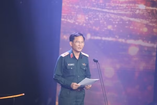Thiếu tướng Nguyễn Kim Tôn phát biểu tại chương trình