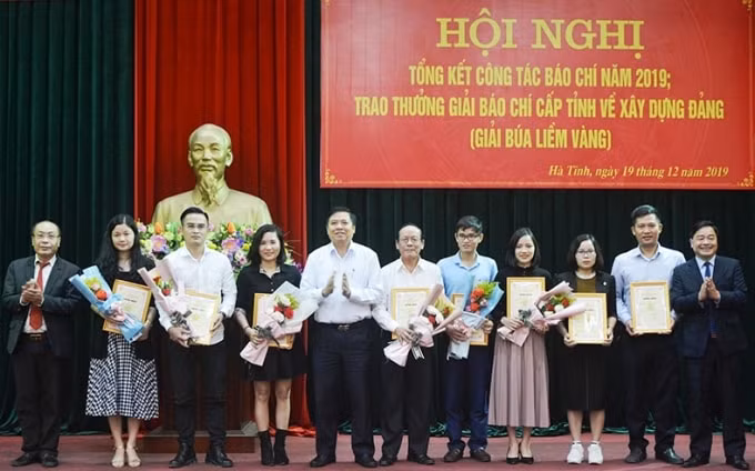Hà Tĩnh trao giải Búa liềm vàng cấp tỉnh cho 26 tác phẩm xuất sắc năm 2019