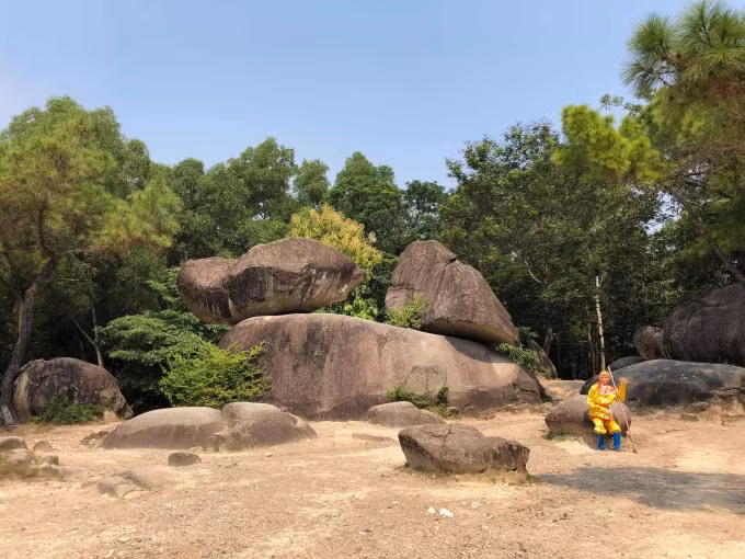 Hòn trống mái, thành phố Sầm Sơn, tỉnh Thanh Hóa