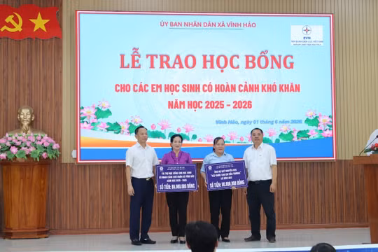 Nhiệt điện Vĩnh Tân 4: Thắp sáng ước mơ cho các em có hoàn cảnh khó khăn được tới trường